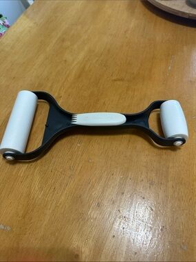 The Pampered Chef Bakers dough tool